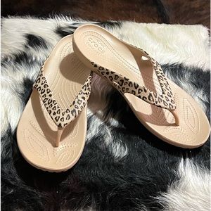 Women’s CROCS flip flops, leopard, sz 10